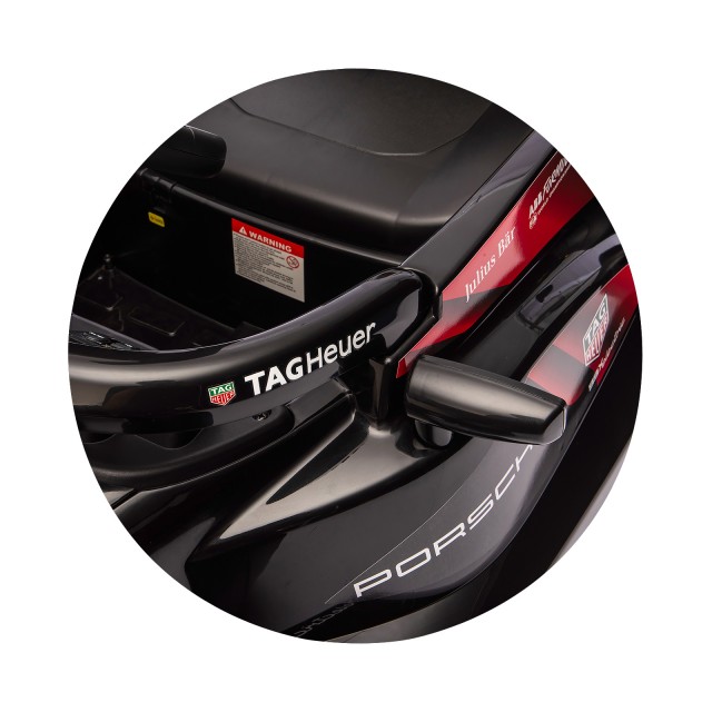 Ηλεκτρικό αυτοκίνητο Formula E Porsche κόκκινο