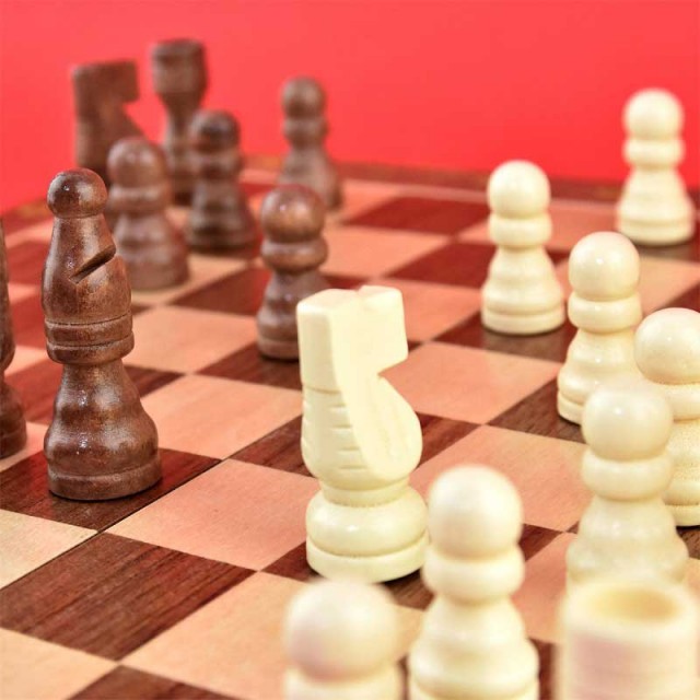 Κλασικό ξύλινο σετ σκακιού με πιόνια, για παιδιά, 29 εκ.