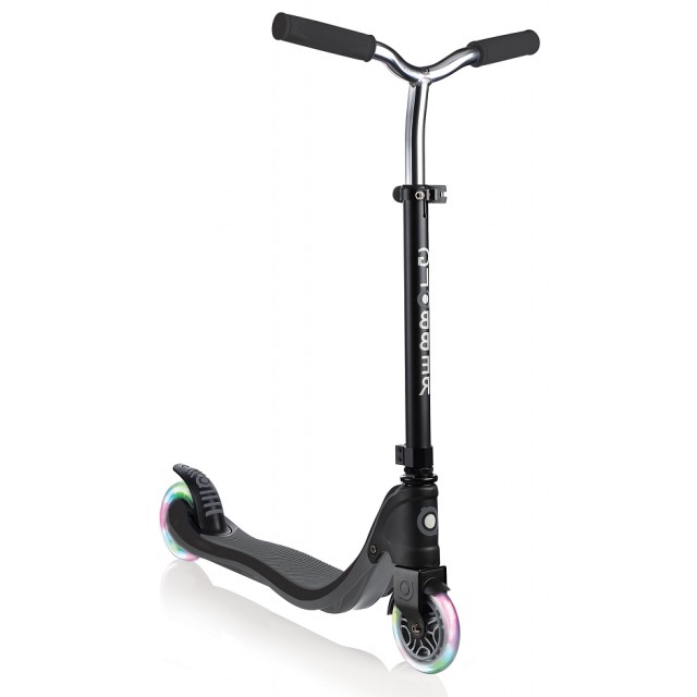 Flow 125 Light scooter με νέο πλαίσιο τιμονιού σε σχήμα Τ - Μαύρο