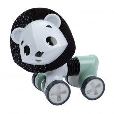 Κυλιόμενο παιχνίδι George the lion από τη σειρά Black&White Décor, με εύκαμπτο σώμα και περιστρεφόμενο κεφάλι, 3m+