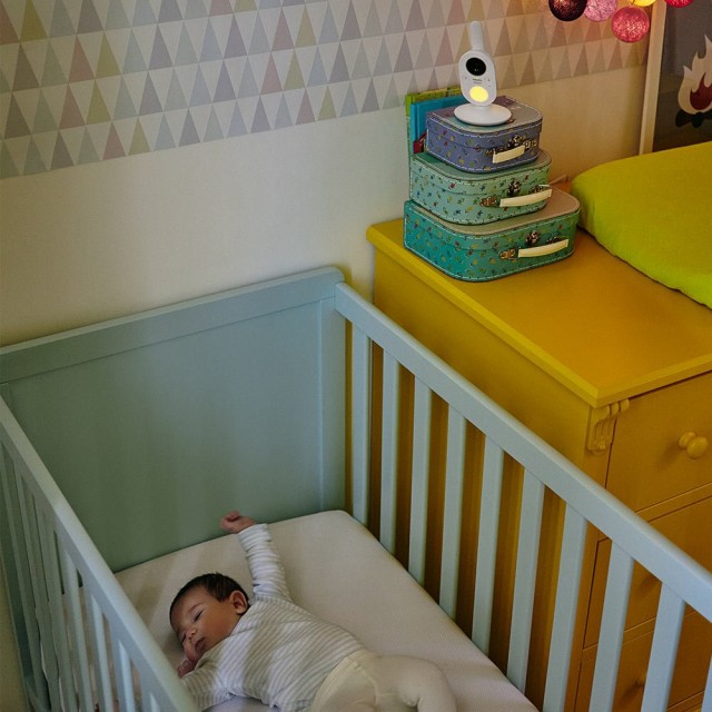 Ψηφιακό βίντεο μόνιτορ μωρού Philips AVENT Premium SCD891/26 με έγχρωμη οθόνη 3,5 ιντσών, νυχτερινή όραση, αμφίδρομη επικοινωνία και θερμόμετρο