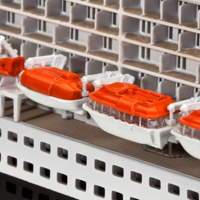 Συναρμολογημένο μοντέλο Ocean liner Queen Mary 2, 323 εξαρτήματα
