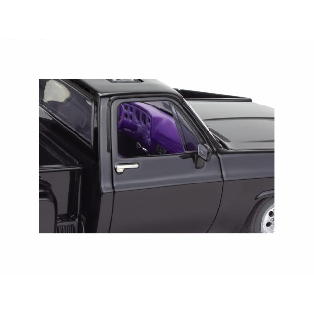 ′77 Chevy Pickup - Buildable Model, 102 Parts