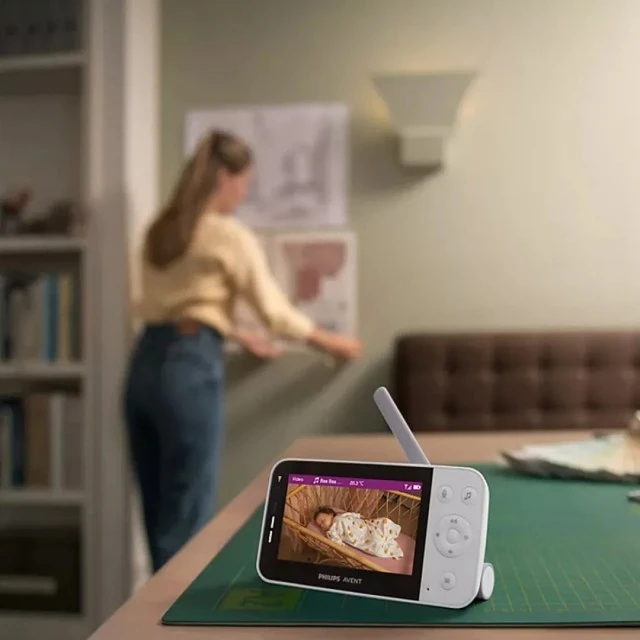 Ψηφιακή οθόνη βίντεο Philips Avent SCD953/26 με κάμερα Full HD με νυχτερινή όραση, ευρυγώνιο φακό 120°, έγχρωμη οθόνη LCD 4,3 ιντσών, σύνδεση με εφαρμογή για κινητά
