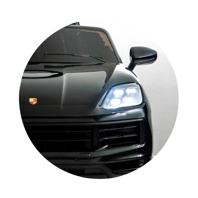 Ηλεκτρικό SUV Porsche Kayenne μαύρο