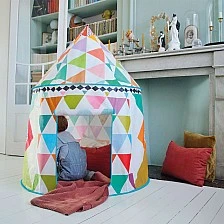 Πολύχρωμη σκηνή