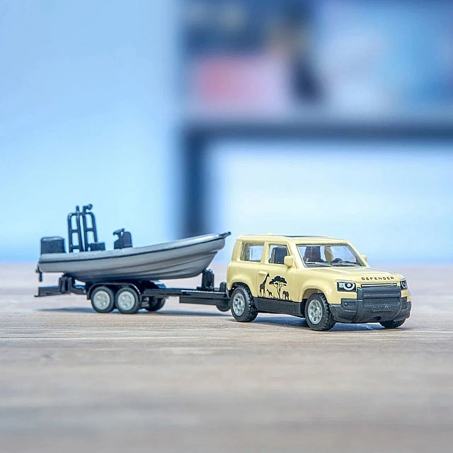 Παιχνίδι Land Rover Defender "Safari" με κοτσαδόρο και βάρκα