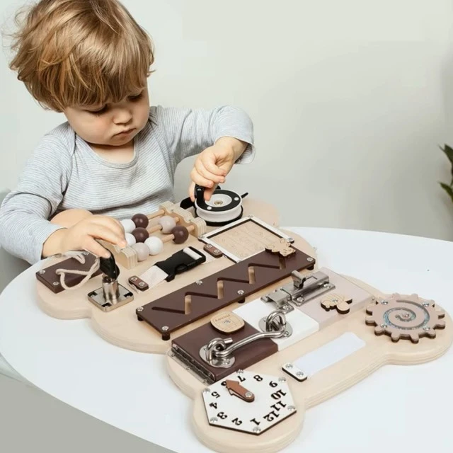 Ξύλινη Πλακέτα Αρκουδάκι GINGER HOME, Πλακέτα Montessori για Λεπτές Κινητικές Δεξιότητες, 30x39 εκ.