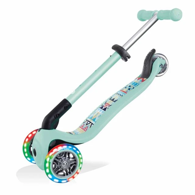 Αναδιπλούμενο σκούτερ Globber Junior Fantasy Lights με φωτεινούς τροχούς, πράσινο της μέντας
