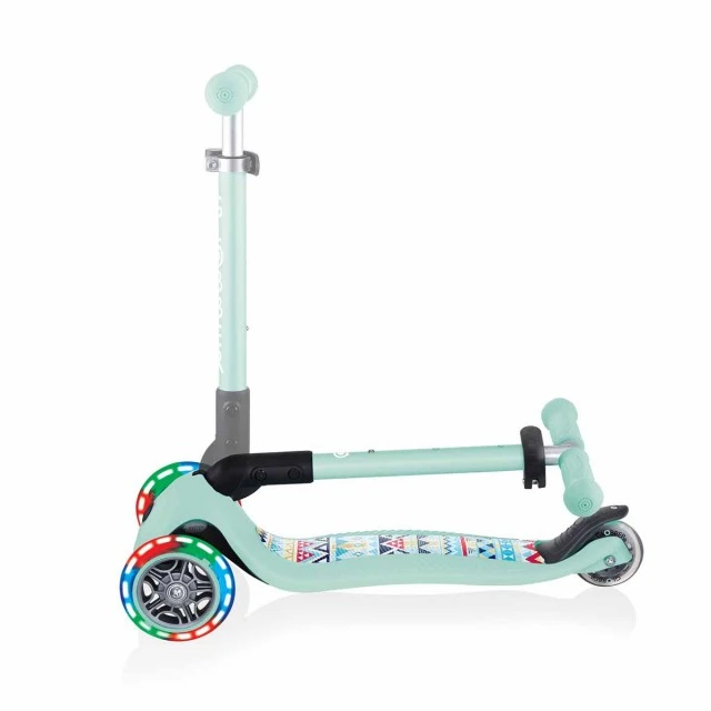 Αναδιπλούμενο σκούτερ Globber Junior Fantasy Lights με φωτεινούς τροχούς, πράσινο της μέντας