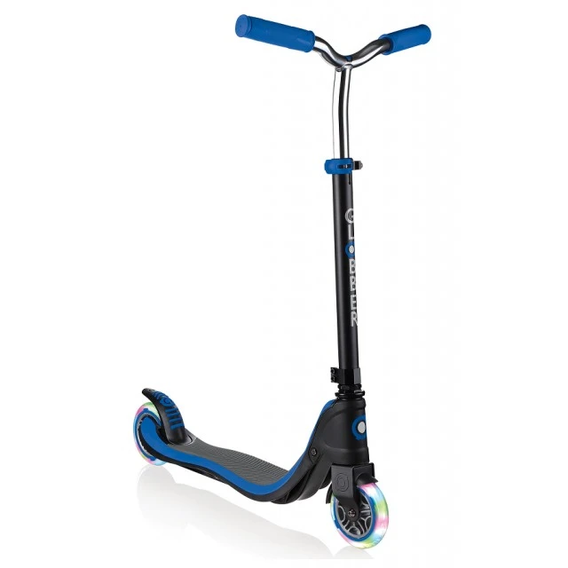 Flow 125 Light scooter με νέο πλαίσιο τιμονιού σε σχήμα Τ - Μπλε, φωτεινοί τροχοί