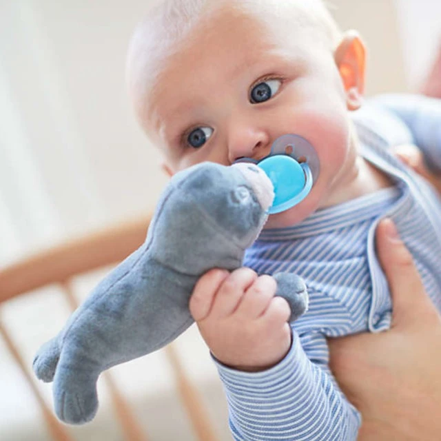 Πιπίλα Ultra Soft 0-6m με λούτρινο παιχνίδι Φώκια