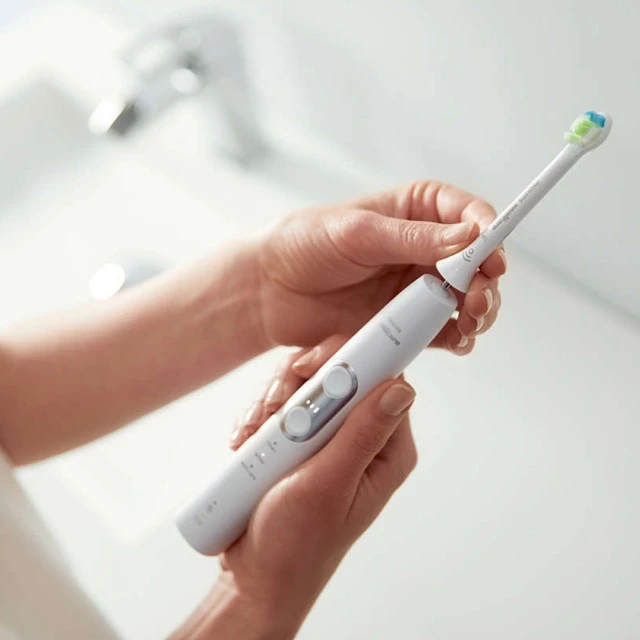 Σετ οδοντόβουρτσας ProtectiveClean series 6100 2 τεμαχίων λευκό