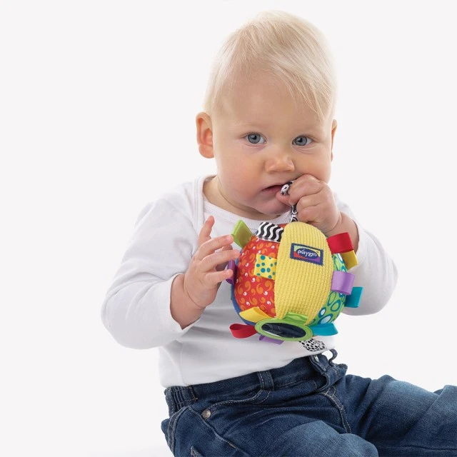 PLAYGRO Κουδουνίστρα μαλακή μπάλα με ετικέτες, 3μ+