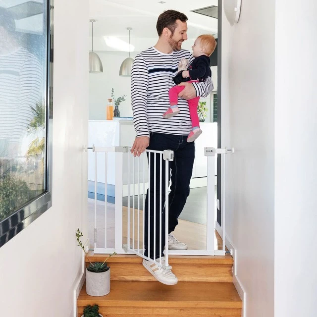 SAFETY 1st καθολική μεταλλική πόρτα ασφαλείας με αυτόματο κλείδωμα λευκή