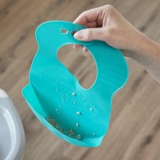 Tommee Tippee υφασμάτινη ποδιά-ρολό 6μ+, τιρκουάζ