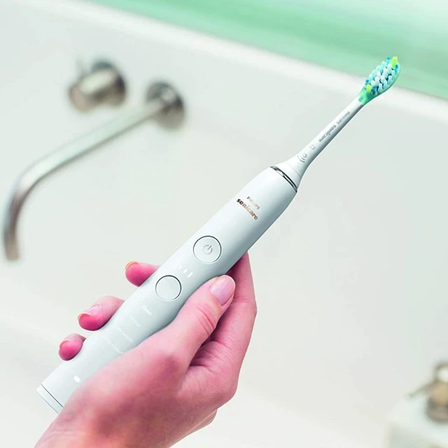 Οδοντόβουρτσα DiamondClean 9000 White