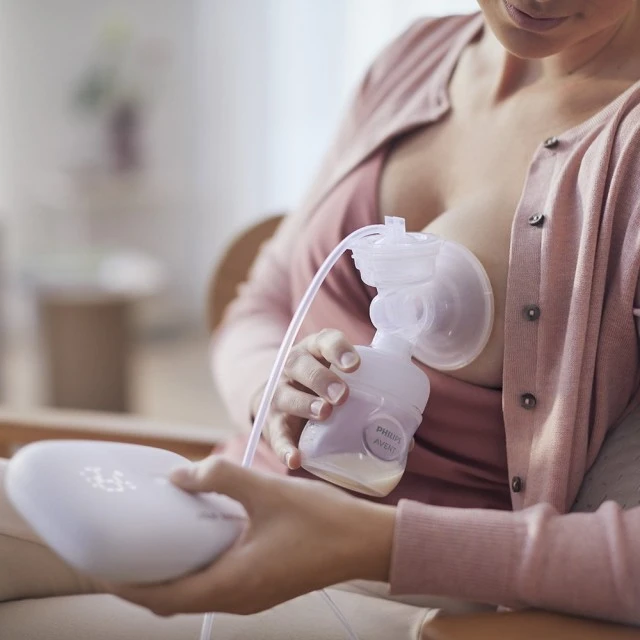 Μονή ηλεκτρική αντλία Natural Motion Philips AVENT SCF395/31 Advanced με 1 τεμ. Μπουκάλι πολυπροπυλενίου 125 ml με θηλή Natural Response 0m+, 5 τεμ. σακουλάκια μητρικού γάλακτος και 4 τεμ. υλικό παραγεμίσματος