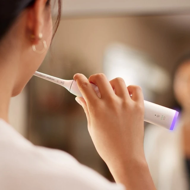 Ασύρματη οδοντόβουρτσα Philips Sonicare HX7410/02 σειράς 6500 με τεχνολογία ήχου επόμενης γενιάς, 3 λειτουργίες βουρτσίσματος, 3 εντάσεις, αισθητήρα πίεσης φωτός, 2 κεφαλές βουρτσίσματος, θήκη ταξιδιού