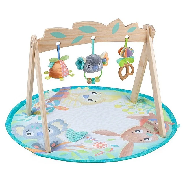 Ενεργή γυμναστική με ξύλινη καμάρα Playgro Fauna Friends, με τρία αφαιρούμενα παιχνίδια και ένα στρογγυλό χαλί με επένδυση, 0m+