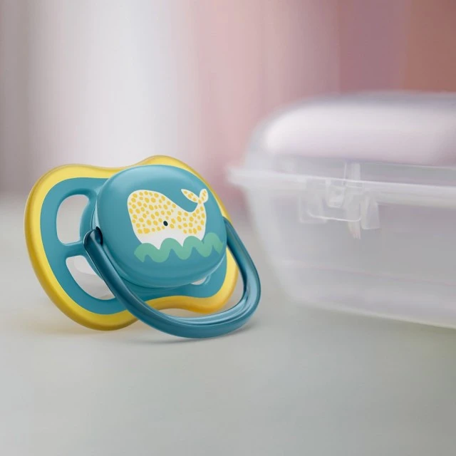 Σετ των 2 ορθοδοντικές πιπίλες Philips AVENT SCF349/24 Ultra Air 18m+, ουδέτερα χρώματα με διακόσμηση Kit, σε κουτί αποστείρωσης