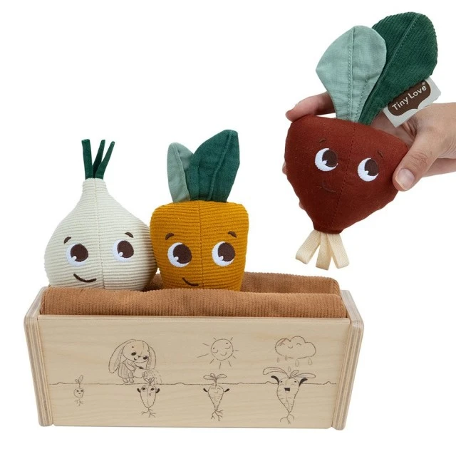 Σετ Η πρώτη μου κηπουρική Eco σειρά Garden of Adventures Tiny Love, με 3 βαμβακερά φρουτάκια-παιχνίδια και ξύλινο κασόνι, 18μ+