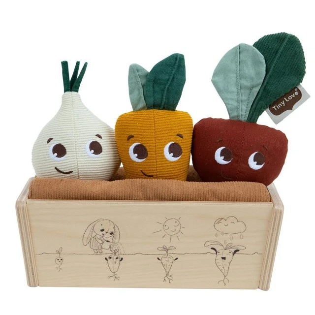 Σετ Η πρώτη μου κηπουρική Eco σειρά Garden of Adventures Tiny Love, με 3 βαμβακερά φρουτάκια-παιχνίδια και ξύλινο κασόνι, 18μ+