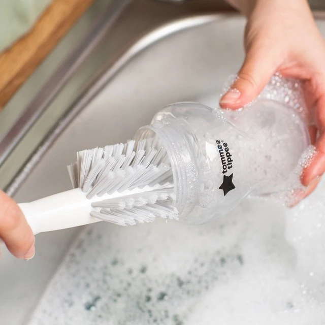 Tommee Tippee 2-in-1 Clean βούρτσα δύο μερών για καθαρισμό μπιμπερό και θηλών, λευκό και γκρι