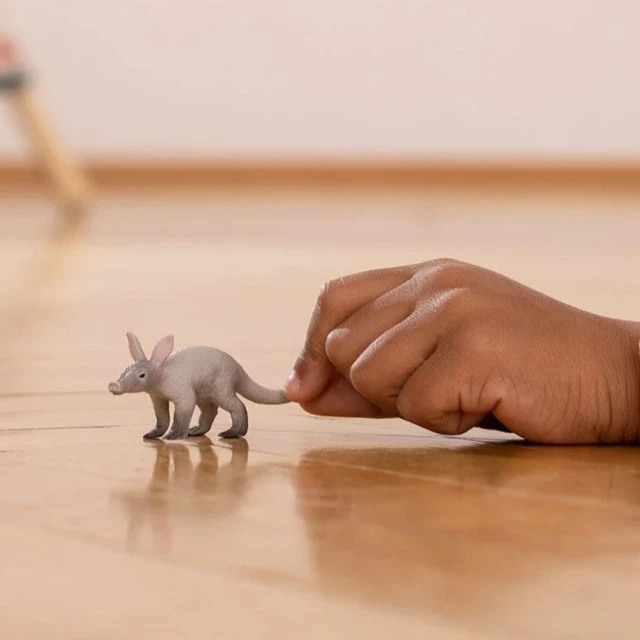 Αφρικανικό ειδώλιο από βουβόκυκνο, Schleich Ηλικία: 3+ Μέγεθος: 7x2x2.5cm