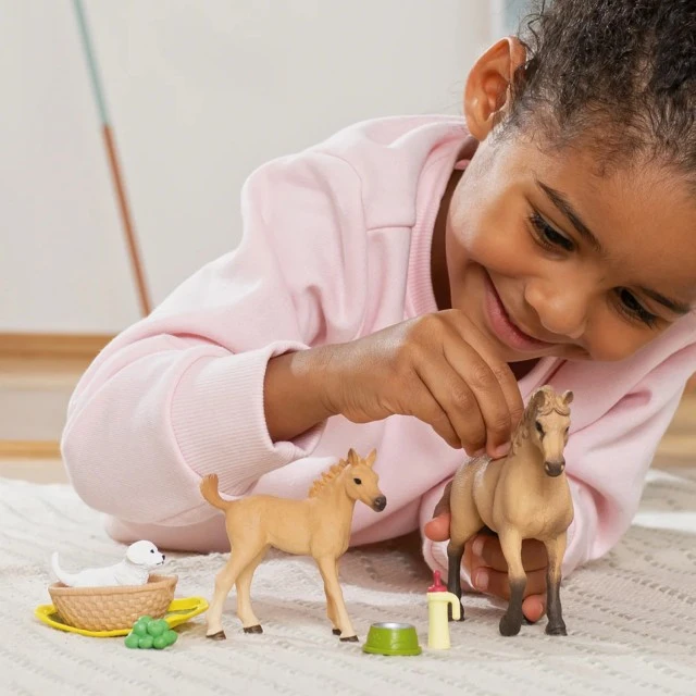 Σετ φοράδα με πουλάρι και παιδί, Schleich Ηλικία: 3+ Μέγεθος: 19x14.5x6 εκ.