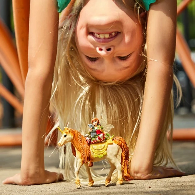 Σετ Marwin με λαμπερό μονόκερο, Schleich Ηλικία: 3+ Μέγεθος: 15x8,5x18 εκ.