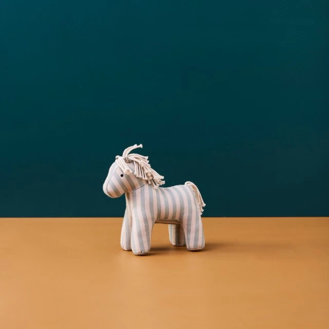 Λούτρινο παιχνίδι Sam the Horse Σουηδικού Σχεδιασμού Ηλικία: 0+