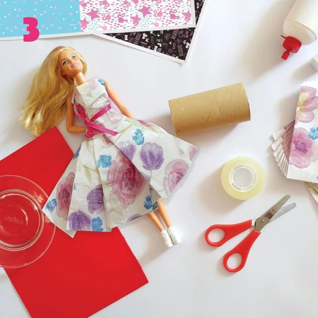 Σετ δημιουργικής δημιουργίας, Lisciani, Barbie, Σχολή σχεδίου με φωτεινό πίνακα, Στούντιο μόδας με κούκλα Barbie