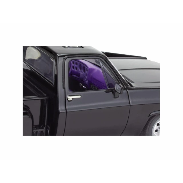 ′77 Chevy Pickup - Buildable Model, 102 Parts