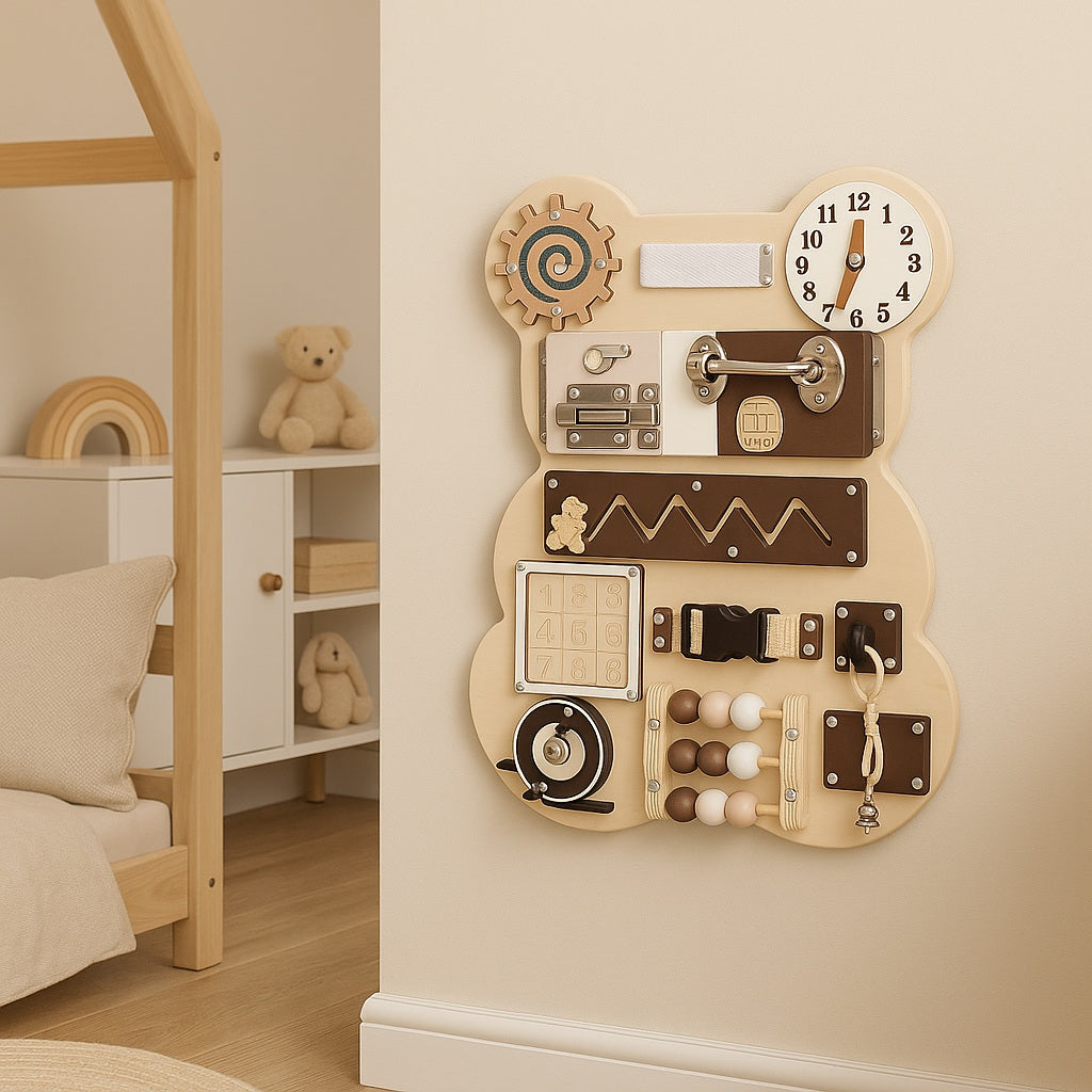 Ξύλινη Πλακέτα Αρκουδάκι GINGER HOME, Πλακέτα Montessori για Λεπτές Κινητικές Δεξιότητες, 30x39 εκ.