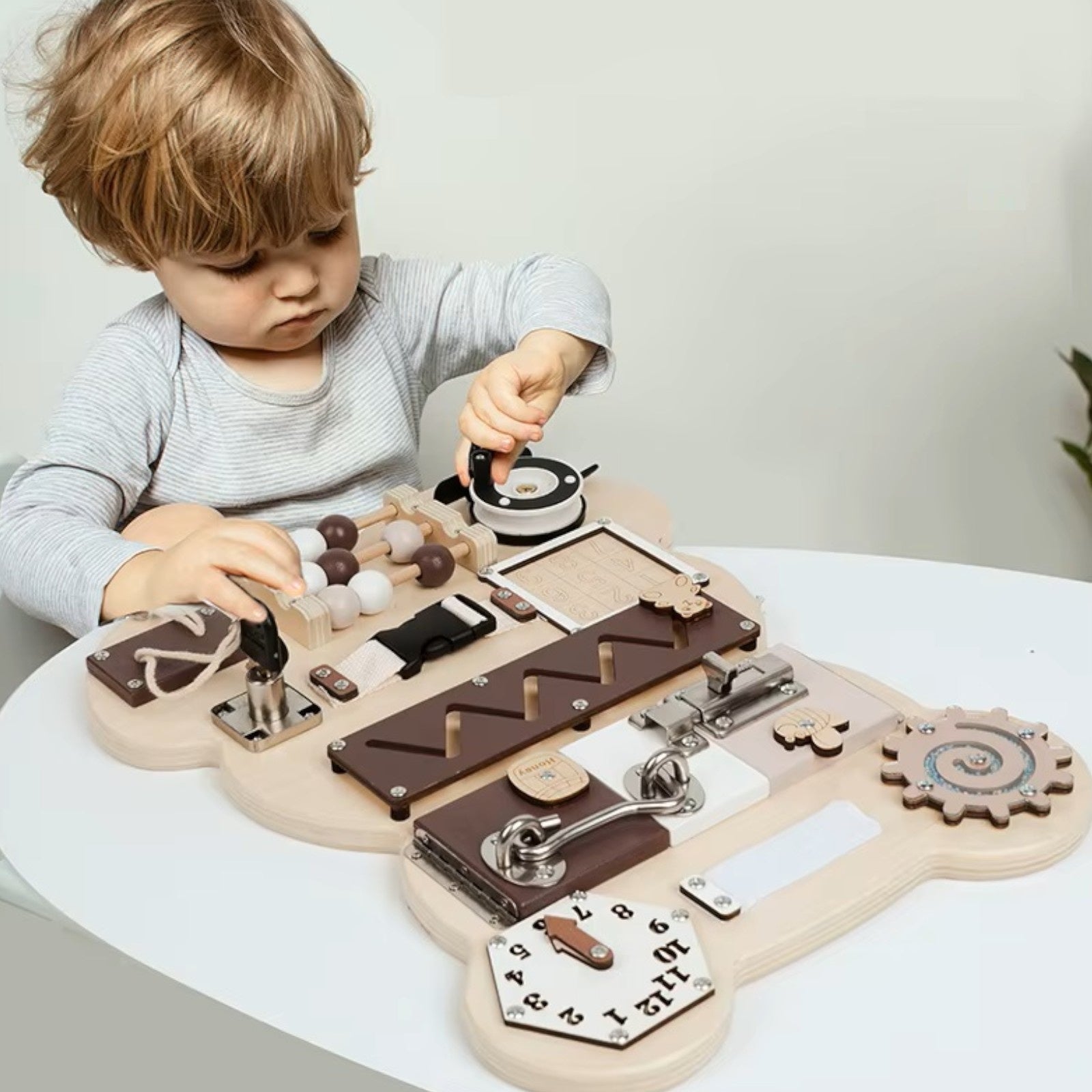 Ξύλινη Πλακέτα Αρκουδάκι GINGER HOME, Πλακέτα Montessori για Λεπτές Κινητικές Δεξιότητες, 30x39 εκ.