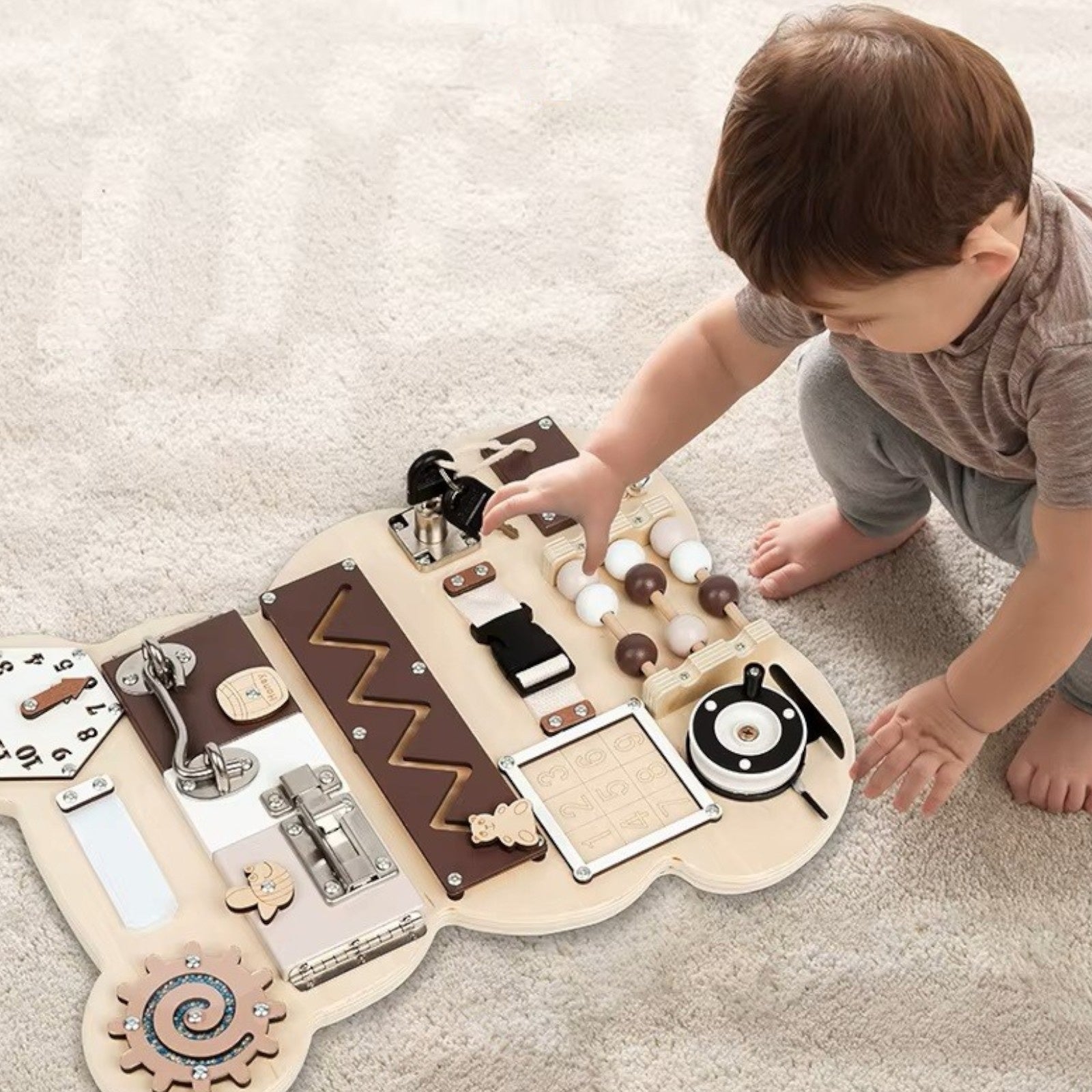 Ξύλινη Πλακέτα Αρκουδάκι GINGER HOME, Πλακέτα Montessori για Λεπτές Κινητικές Δεξιότητες, 30x39 εκ.