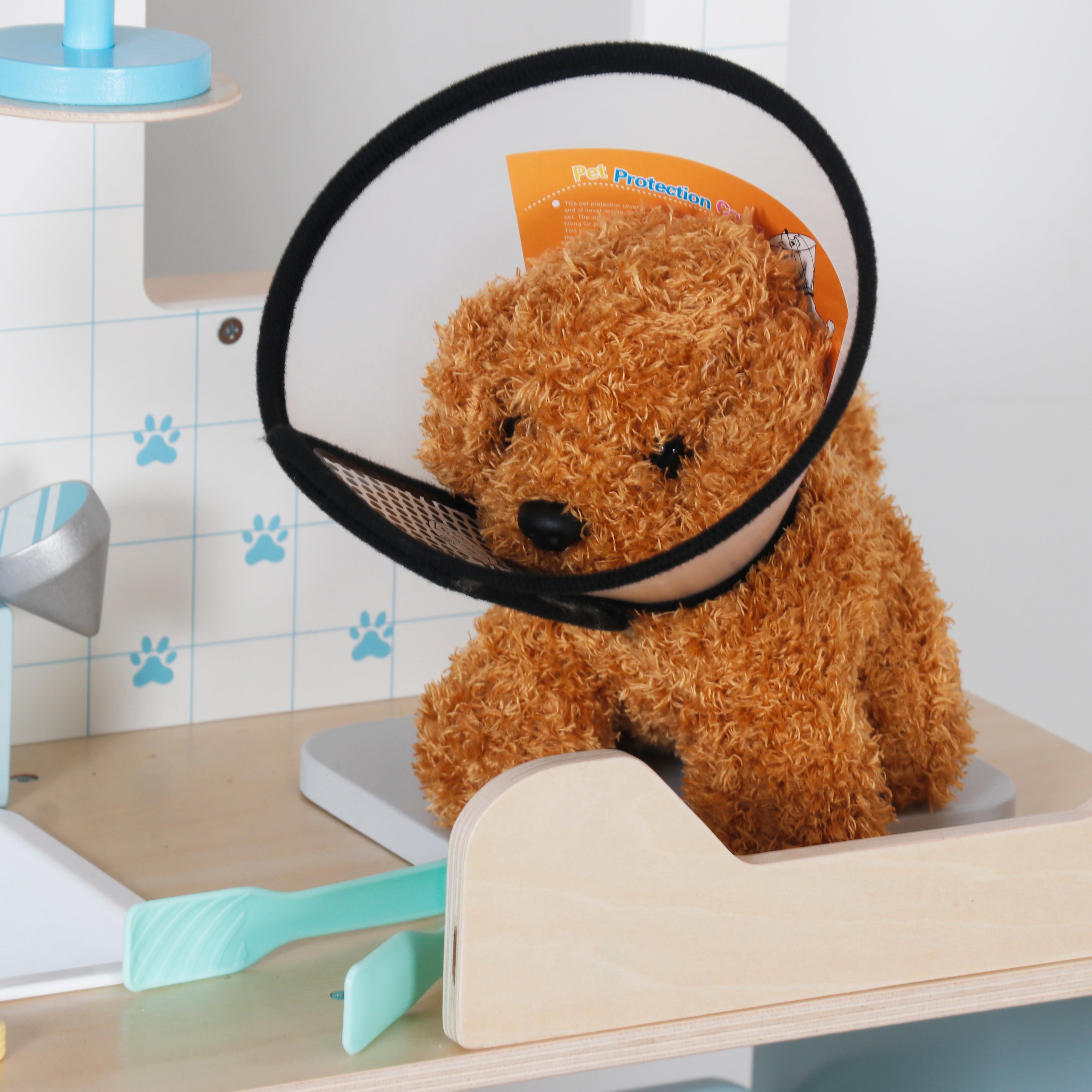 Παιχνίδι Κτηνιατρικής Κλινικής για Παιδιά GINGER HOME – Ξύλινο Κτηνιατρικό Κέντρο με Αξεσουάρ και Λούτρινο Σκυλάκι, 89×57×30 cm