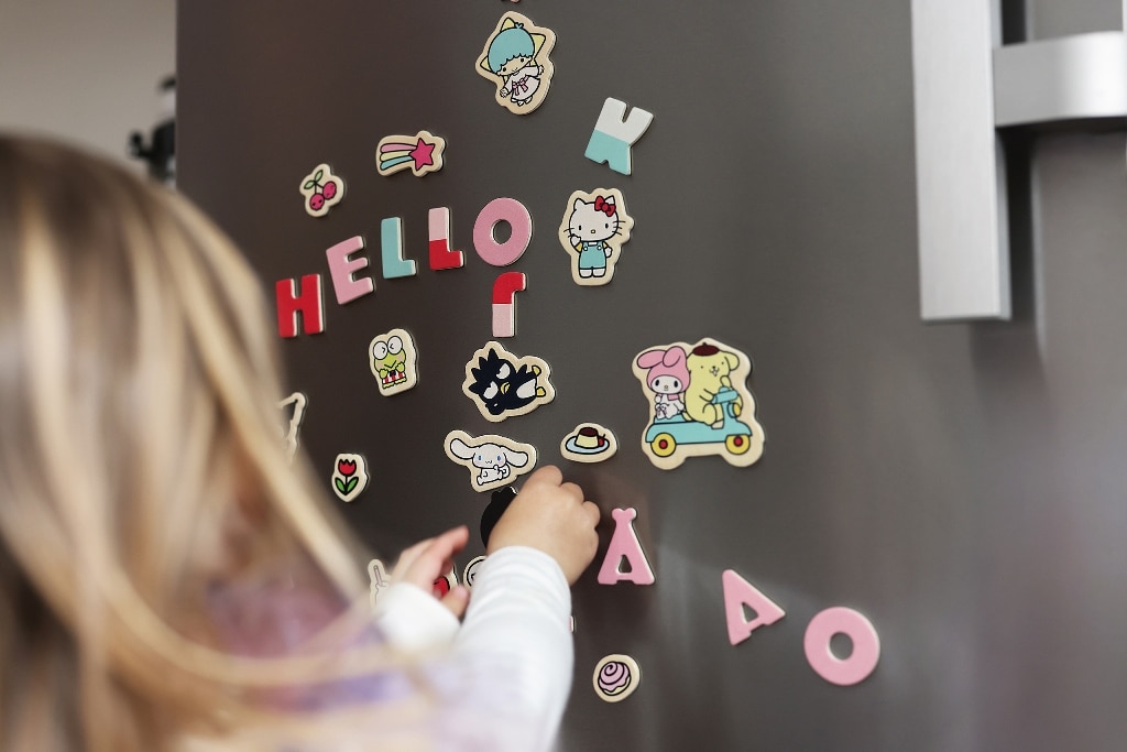 Σετ ξύλινα μαγνητικά γράμματα και ειδώλια Hello Kitty 75 τεμαχίων