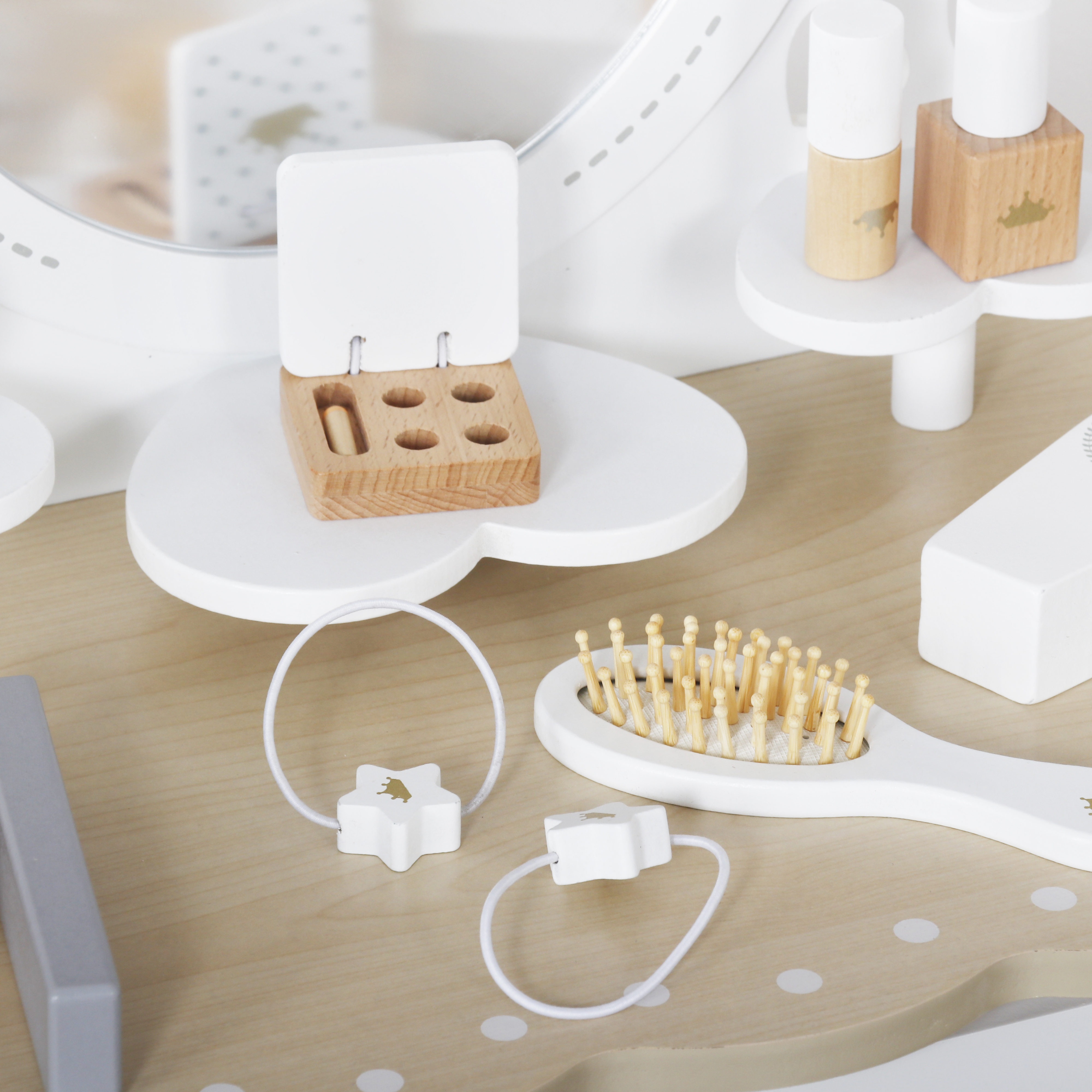 Ξύλινο μπουντουάρ με καθρέφτη πριγκίπισσας