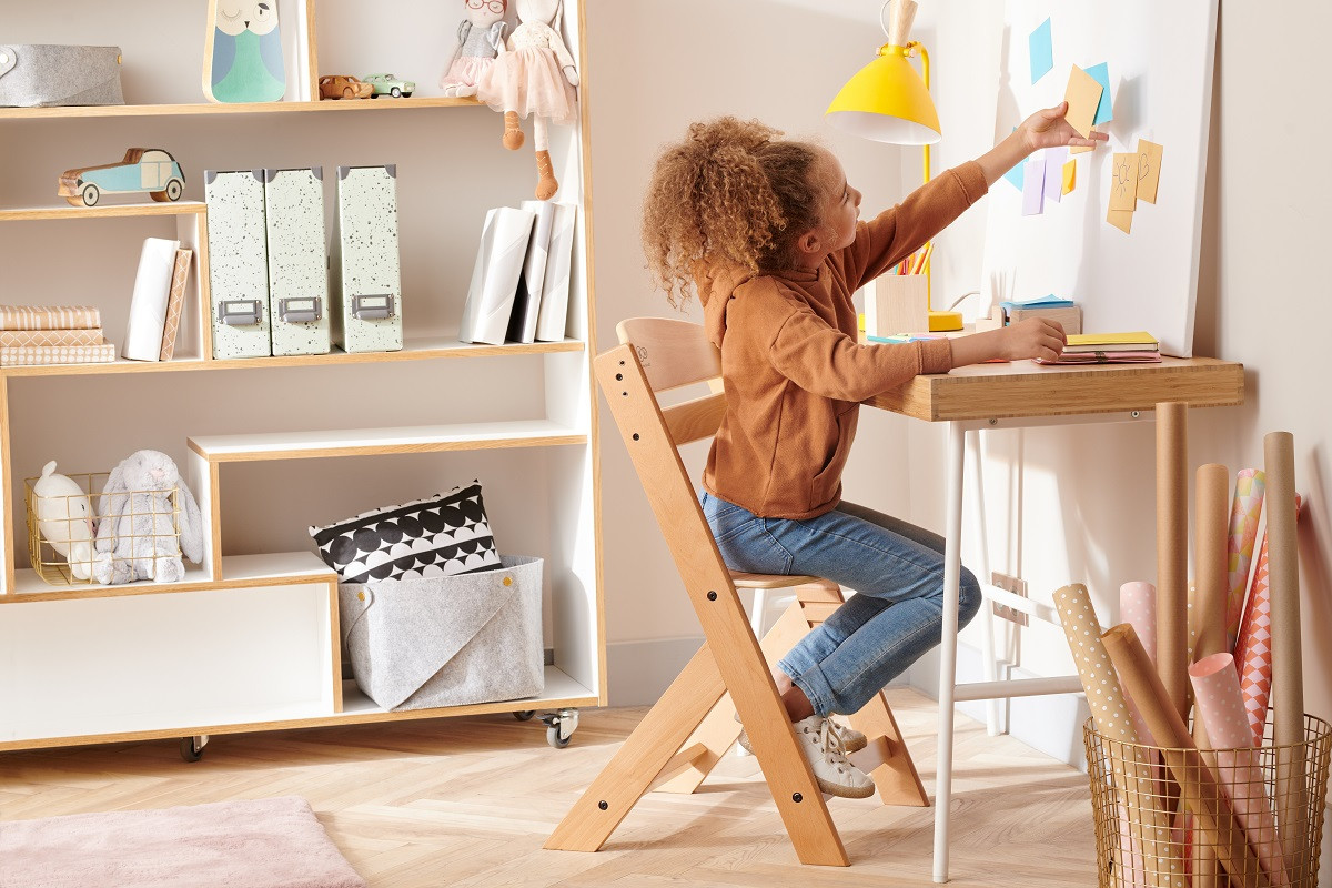 Καρεκλάκι φαγητού KinderKraft ENOCK ξύλινο KKKENOCNAT