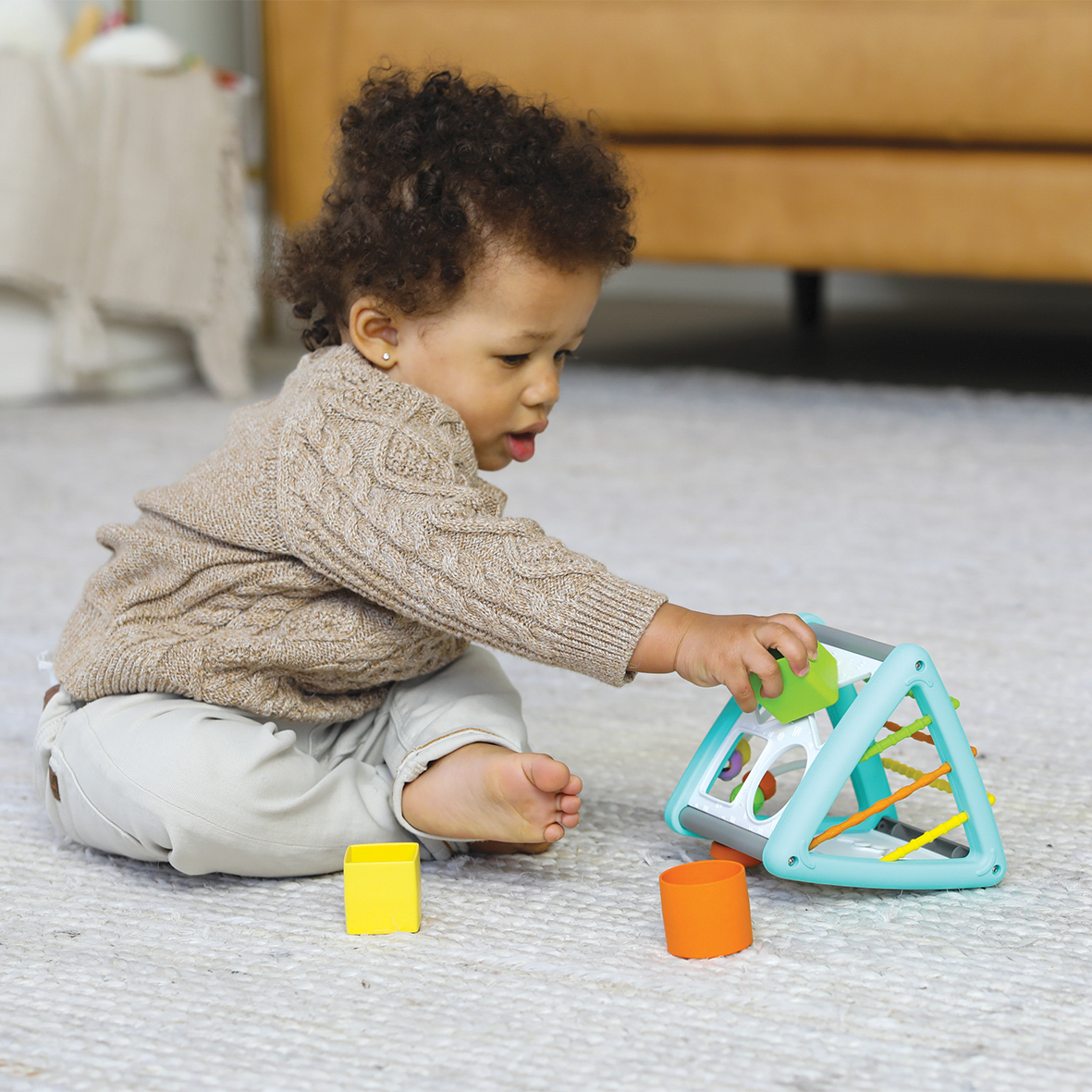 Παιχνίδι δραστηριοτήτων για μωρά, Infantino, Τρίγωνο διαλογής