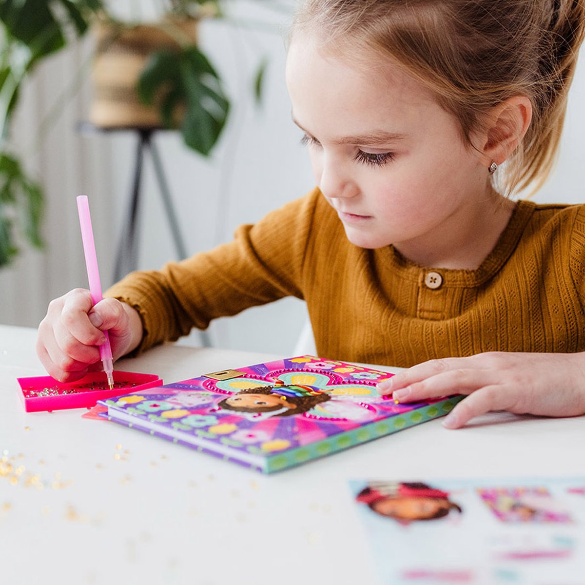Творчески комплект Gabby′s Dollhouse, Декорирай сам таен дневник с диаманти