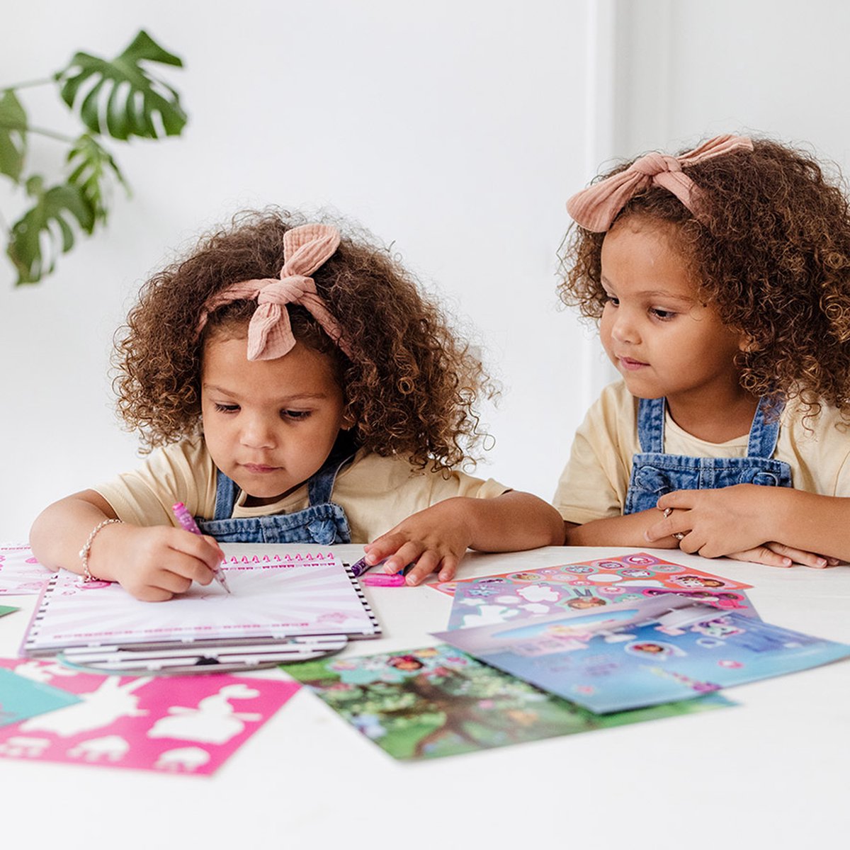 Творчески комплект Gabby′s Dollhouse, Книжка за рисуване