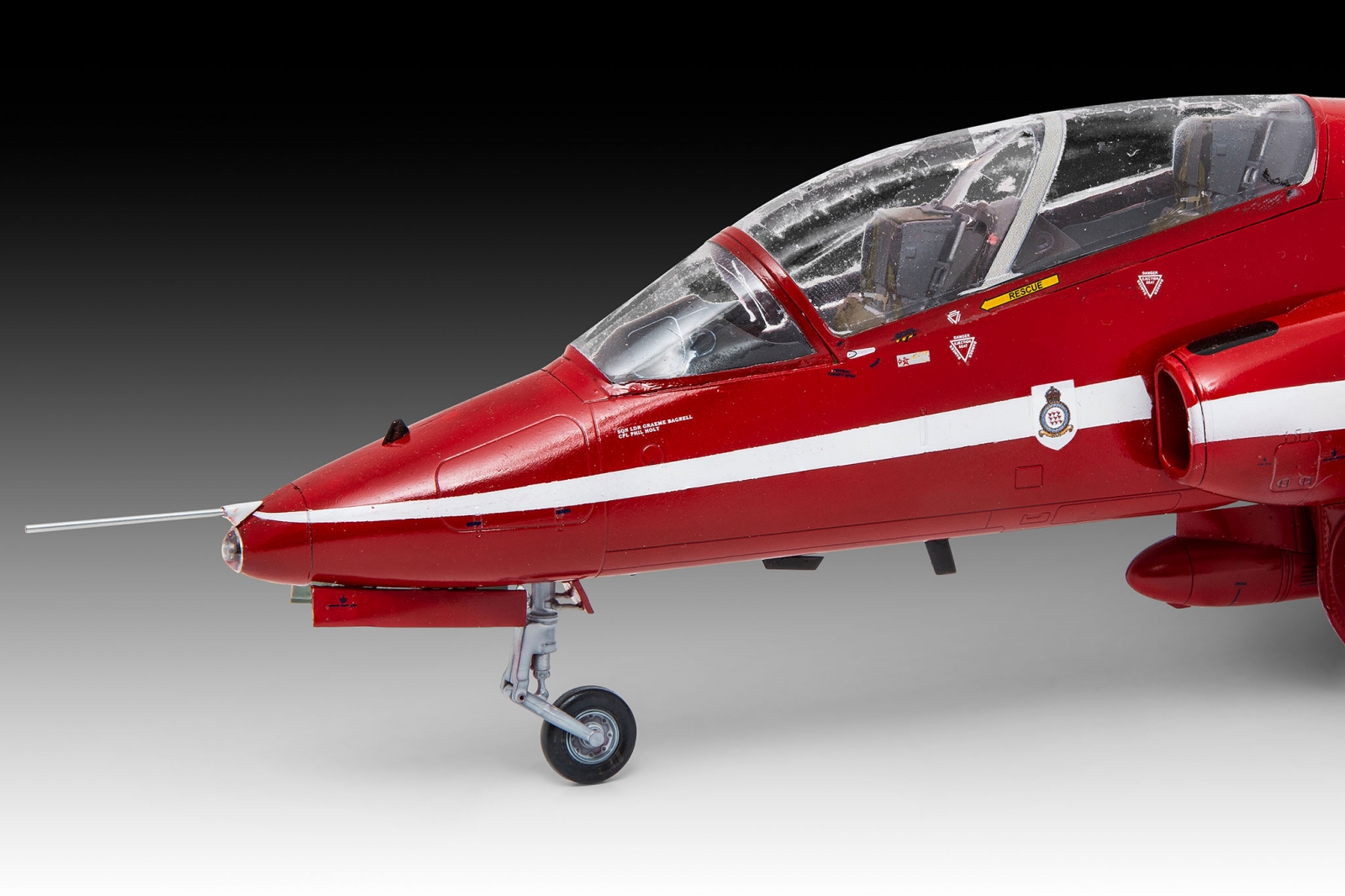Μοντέλο συναρμολόγησης, Revell, μαχητικό BAe Hawk T.1A RAF Red Arrows, 170 ανταλλακτικά